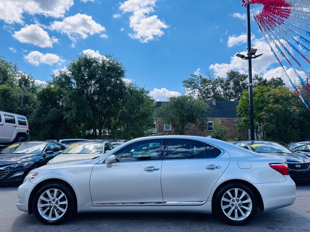 2010 Lexus LS Image 11