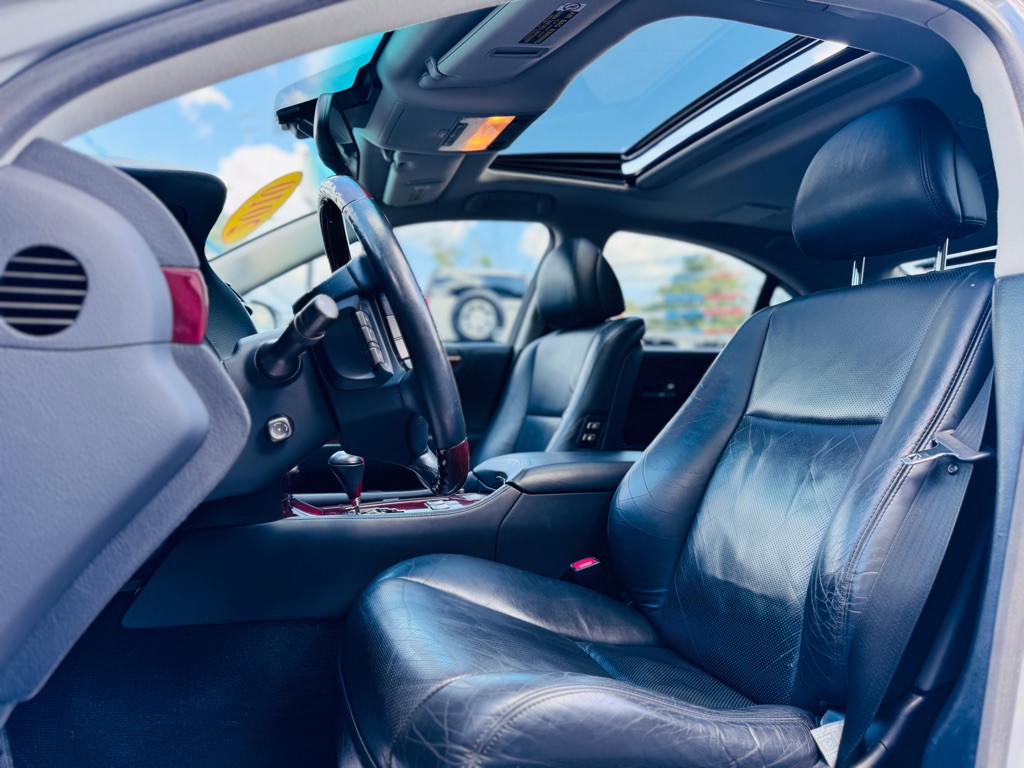 2010 Lexus LS Image 22