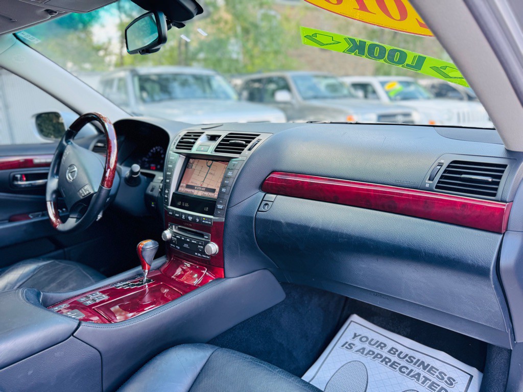 2010 Lexus LS Image 26