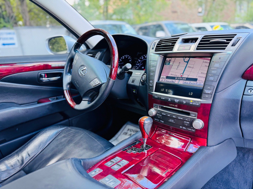 2010 Lexus LS Image 27