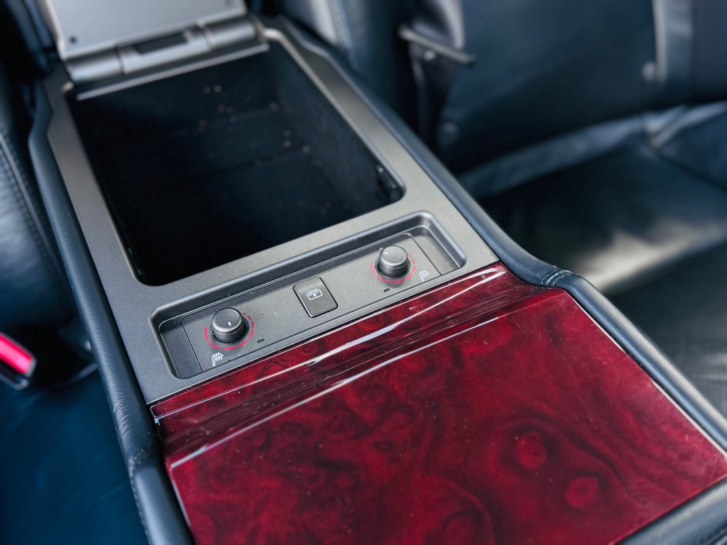 2010 Lexus LS Image 31