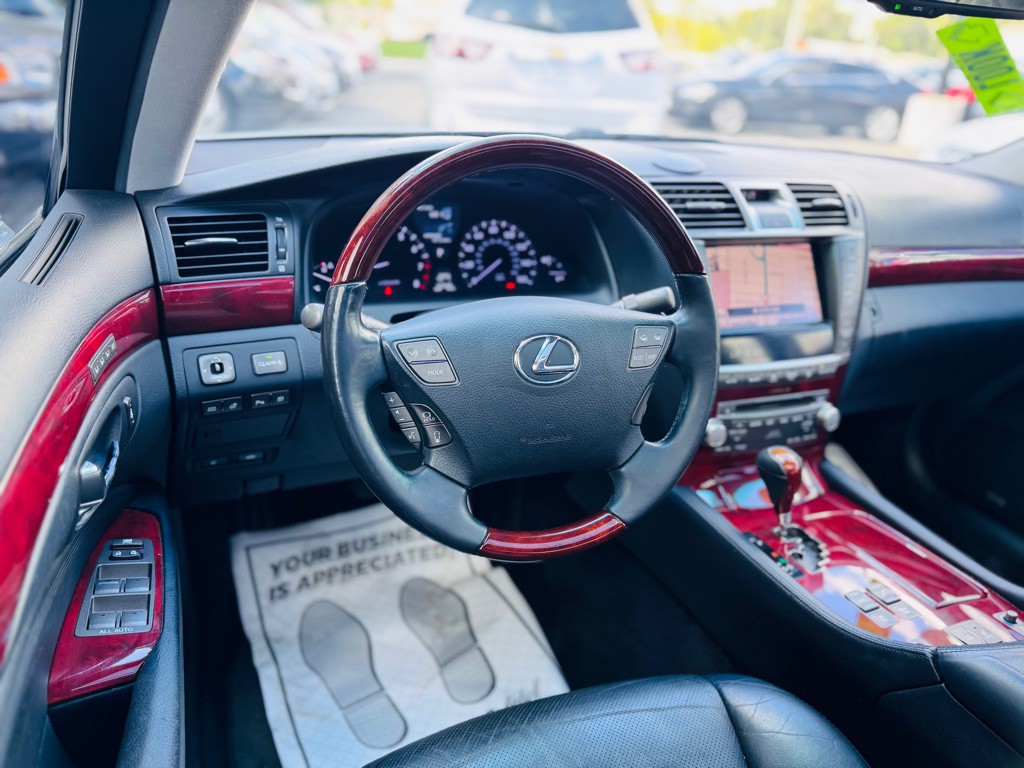 2010 Lexus LS Image 34