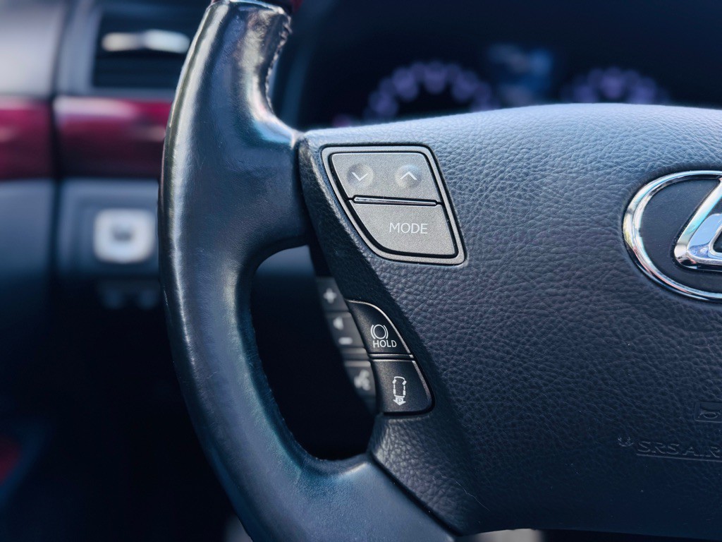 2010 Lexus LS Image 38