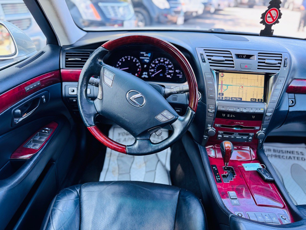 2007 Lexus LS Image 32