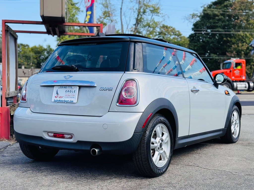 2013 MINI Cooper Image 8