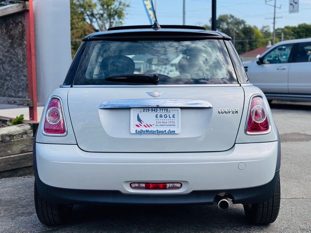2013 MINI Cooper Image 10