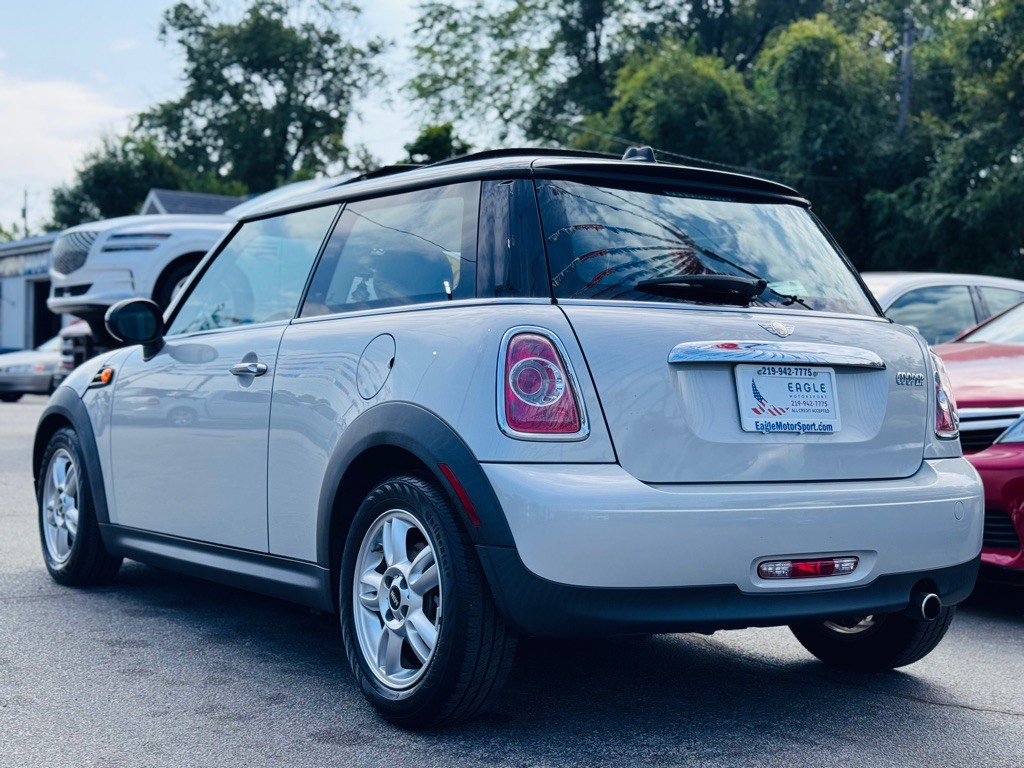 2013 MINI Cooper Image 13