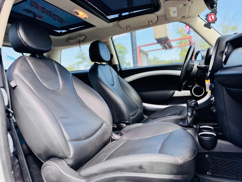 2013 MINI Cooper Image 27