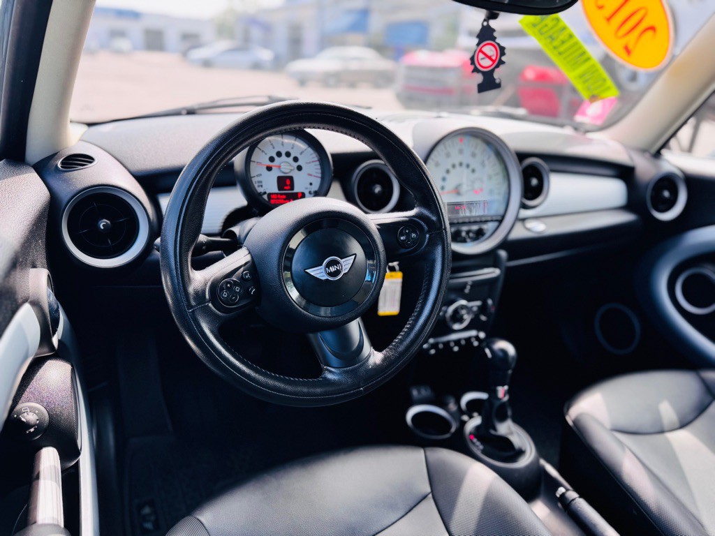 2013 MINI Cooper Image 31