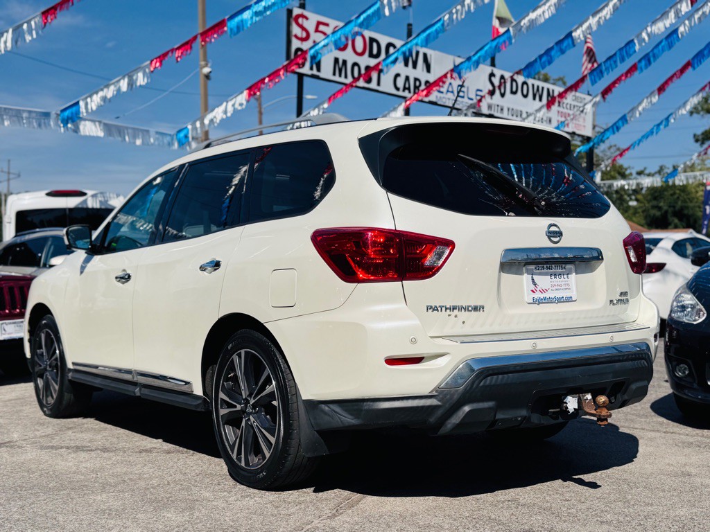 2017 Nissan Pathfinder Image 11
