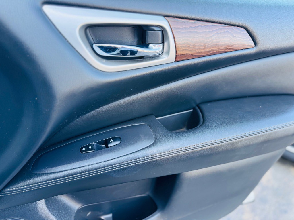 2017 Nissan Pathfinder Image 25