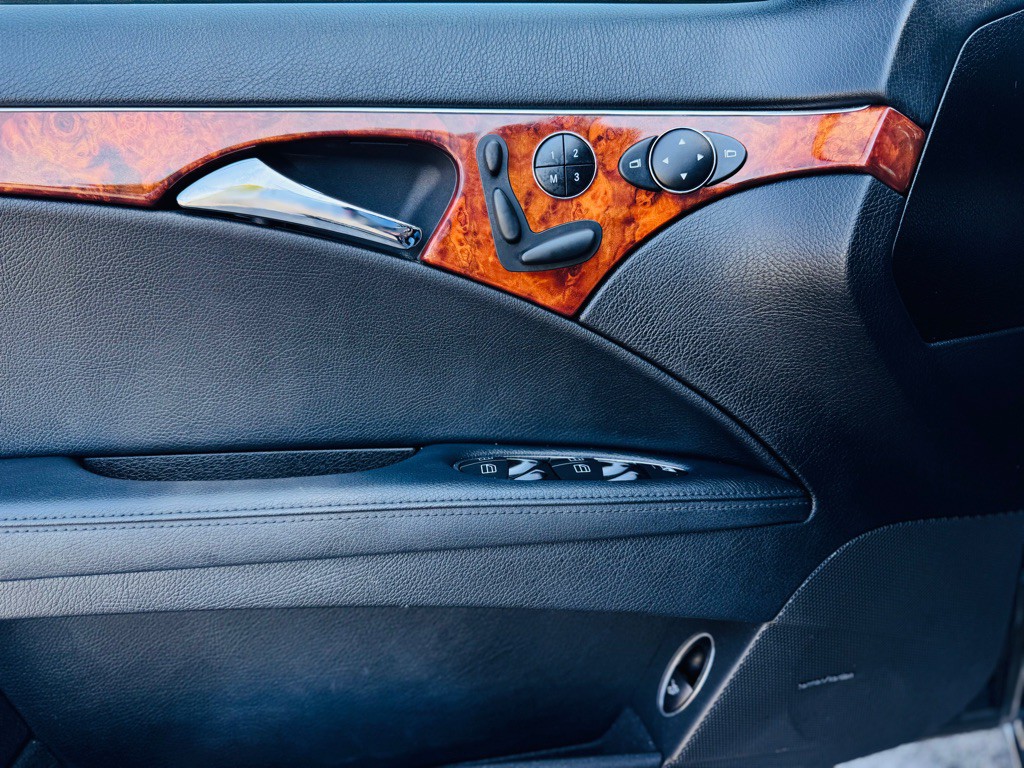 2008 Mercedes-Benz E-Class Image 24