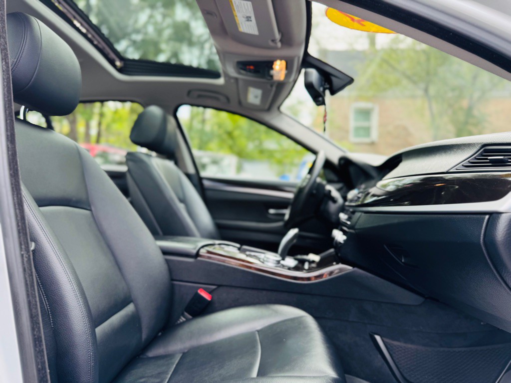 2014 BMW 5 Series Image 30