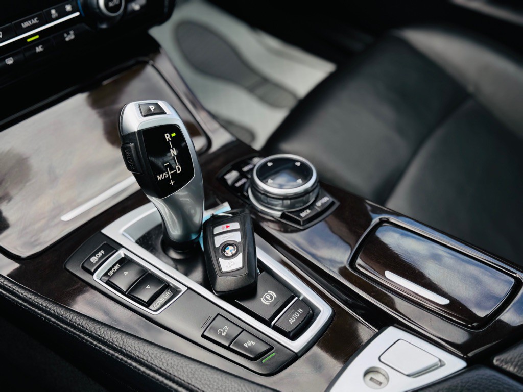 2014 BMW 5 Series Image 54