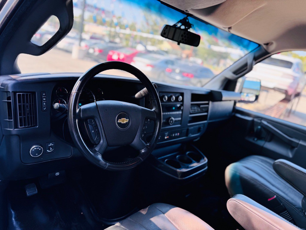 2020 Chevrolet Express Image 15