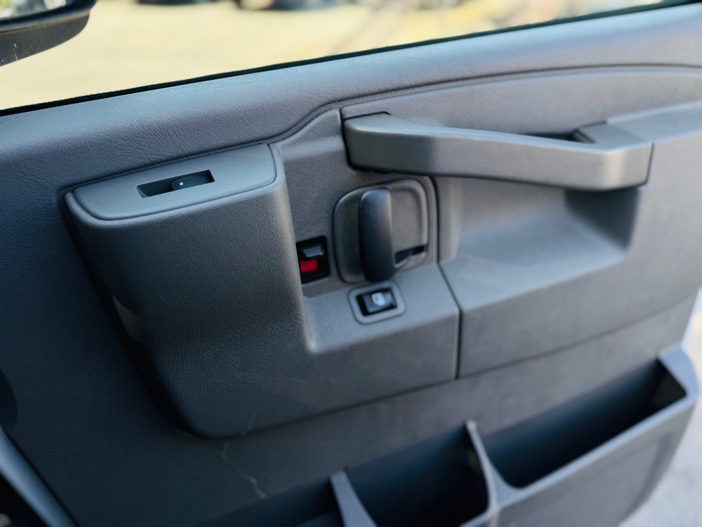 2020 Chevrolet Express Image 18