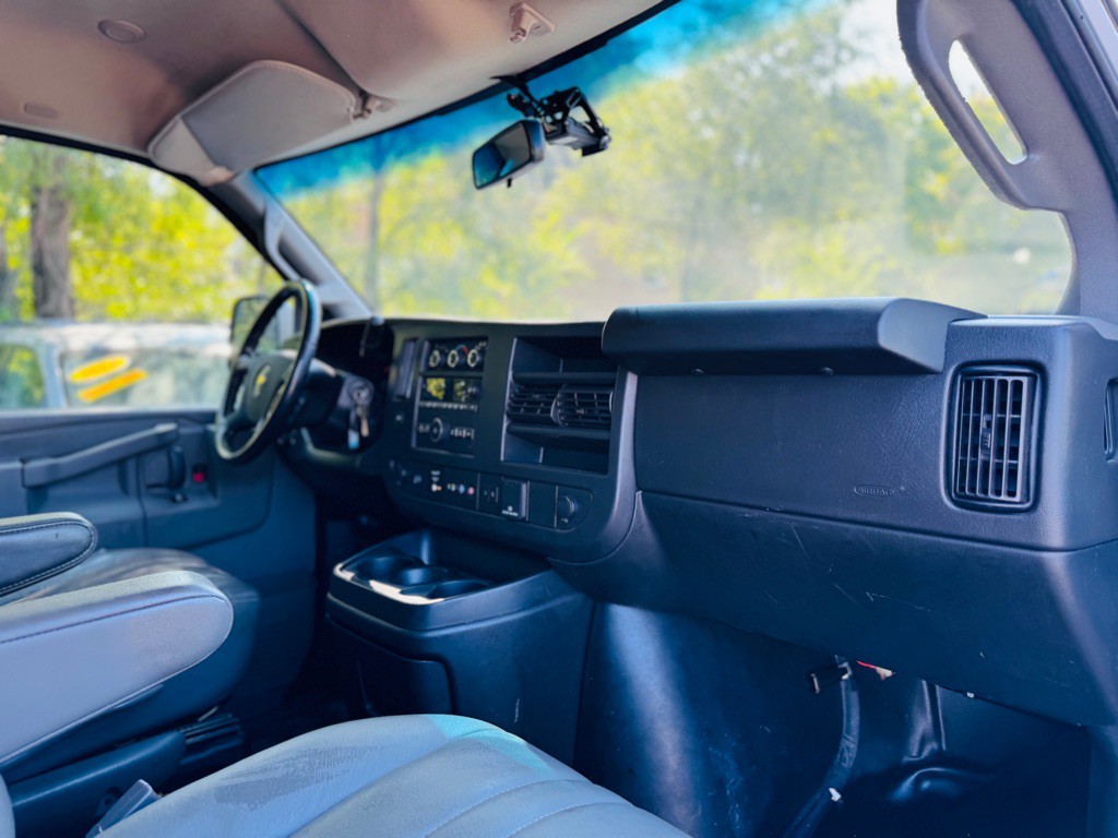 2020 Chevrolet Express Image 19