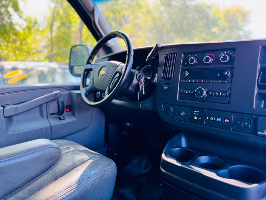 2020 Chevrolet Express Image 20