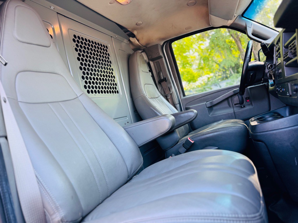 2020 Chevrolet Express Image 22