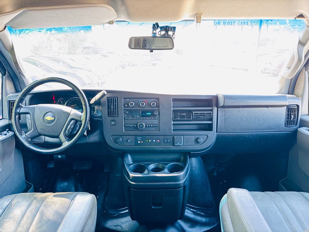 2020 Chevrolet Express Image 27