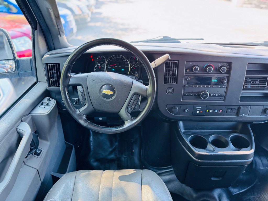 2020 Chevrolet Express Image 28