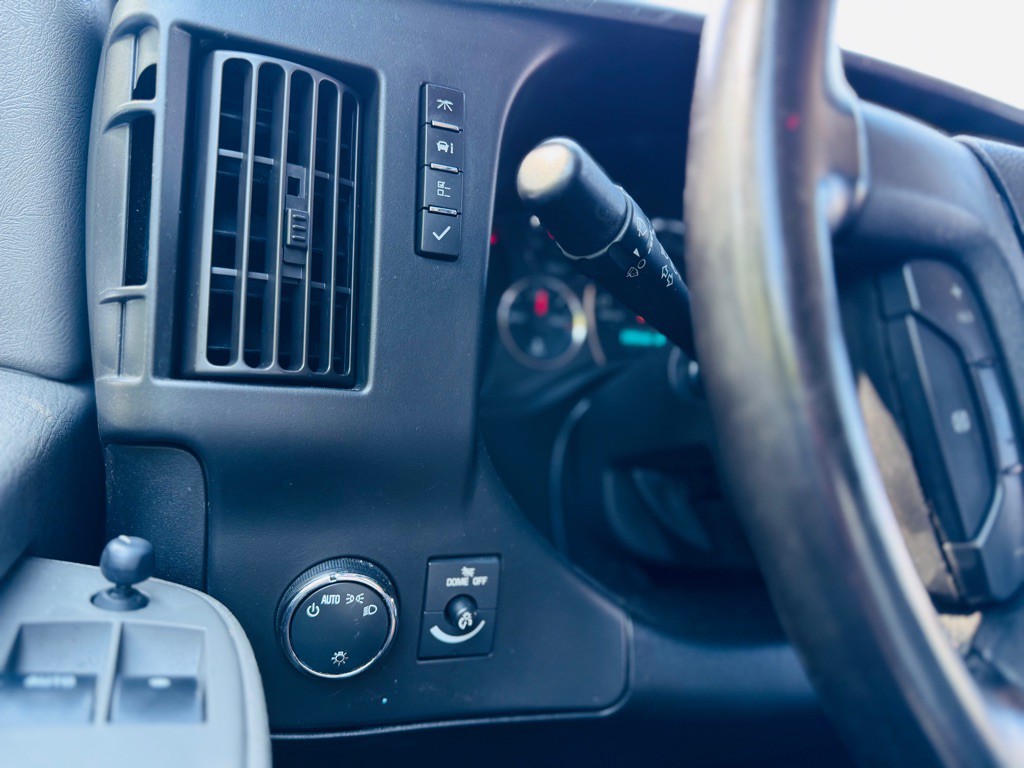 2020 Chevrolet Express Image 29