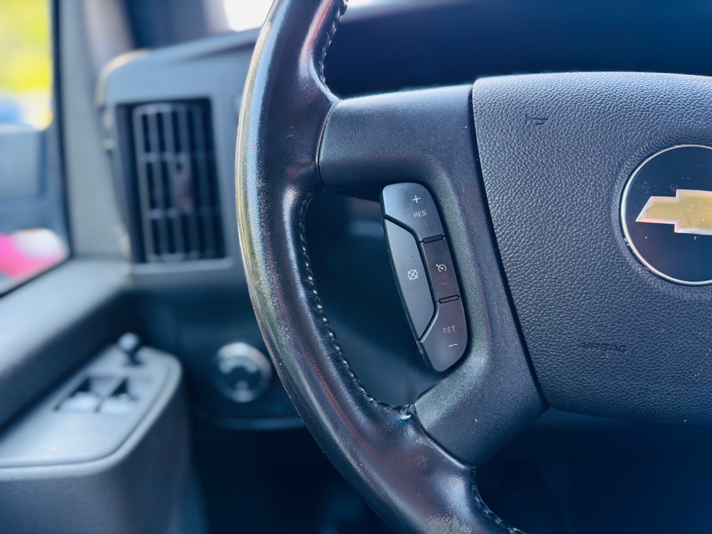 2020 Chevrolet Express Image 30