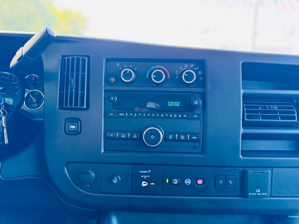 2020 Chevrolet Express Image 33