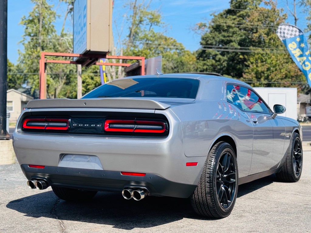 2017 Dodge Challenger Image 8