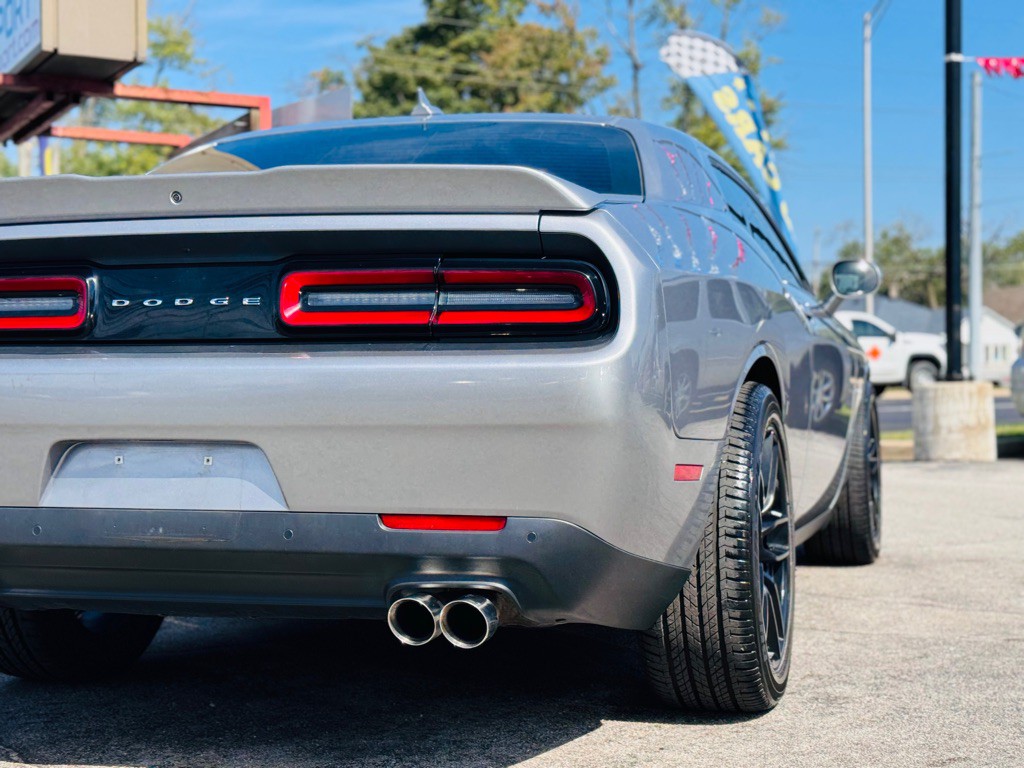 2017 Dodge Challenger Image 9
