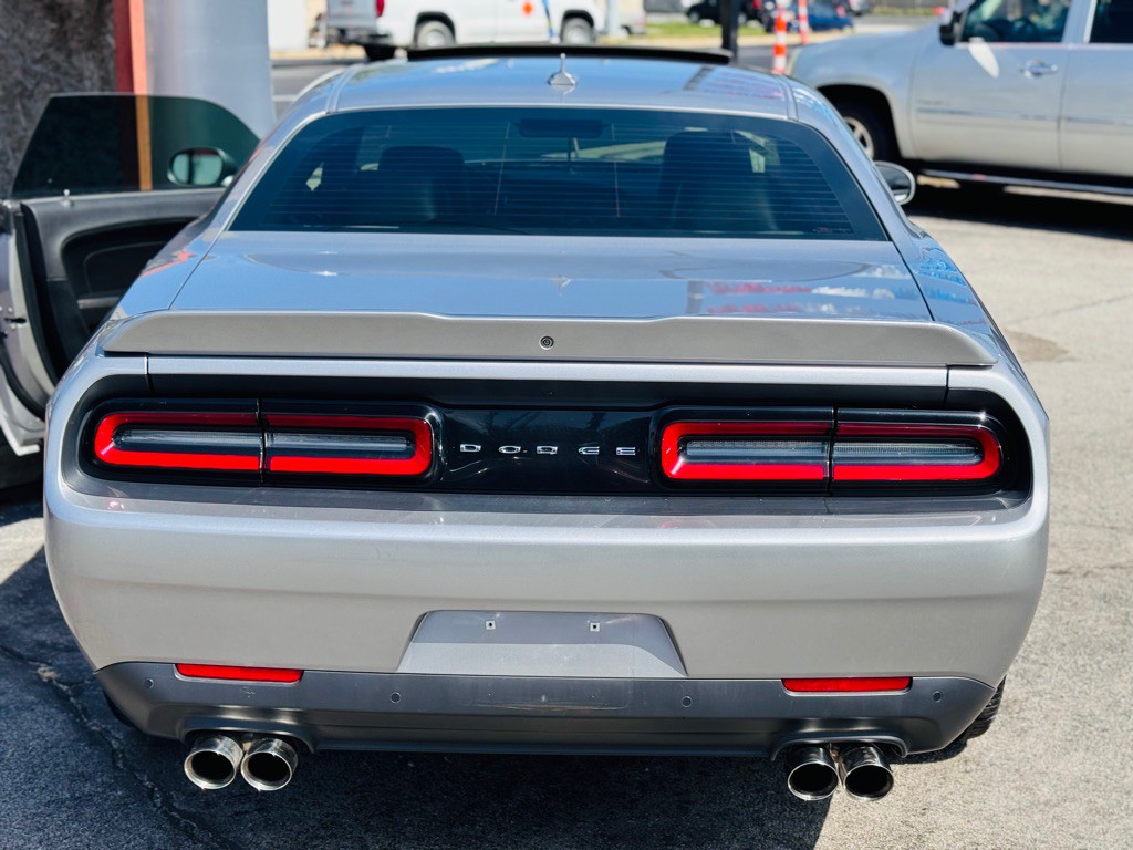 2017 Dodge Challenger Image 10