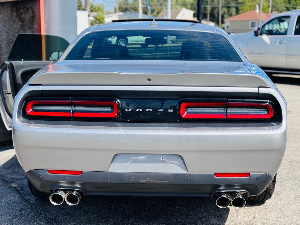 2017 Dodge Challenger Image 11