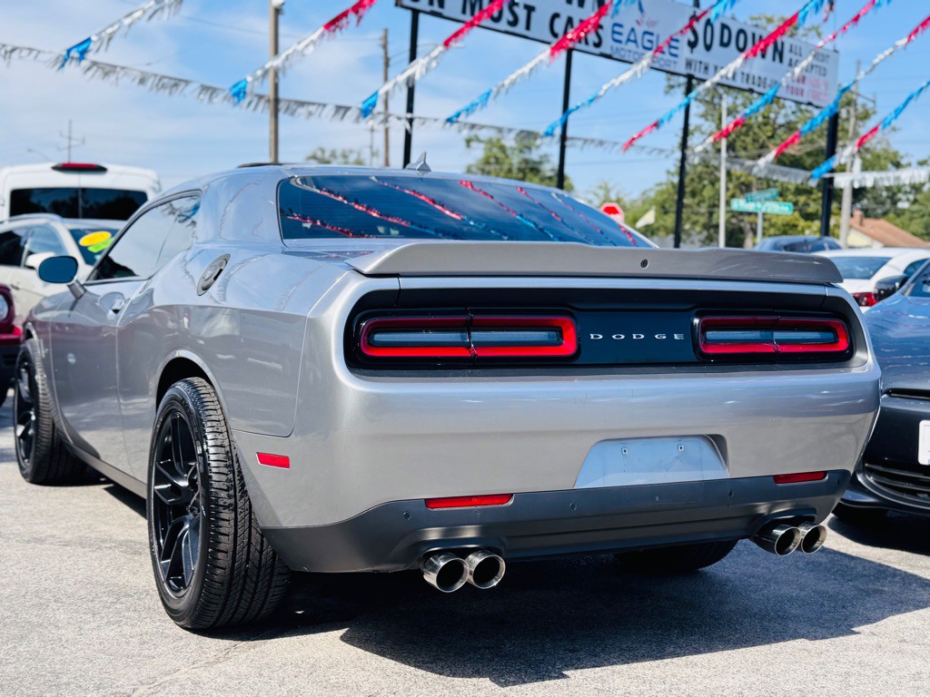 2017 Dodge Challenger Image 15