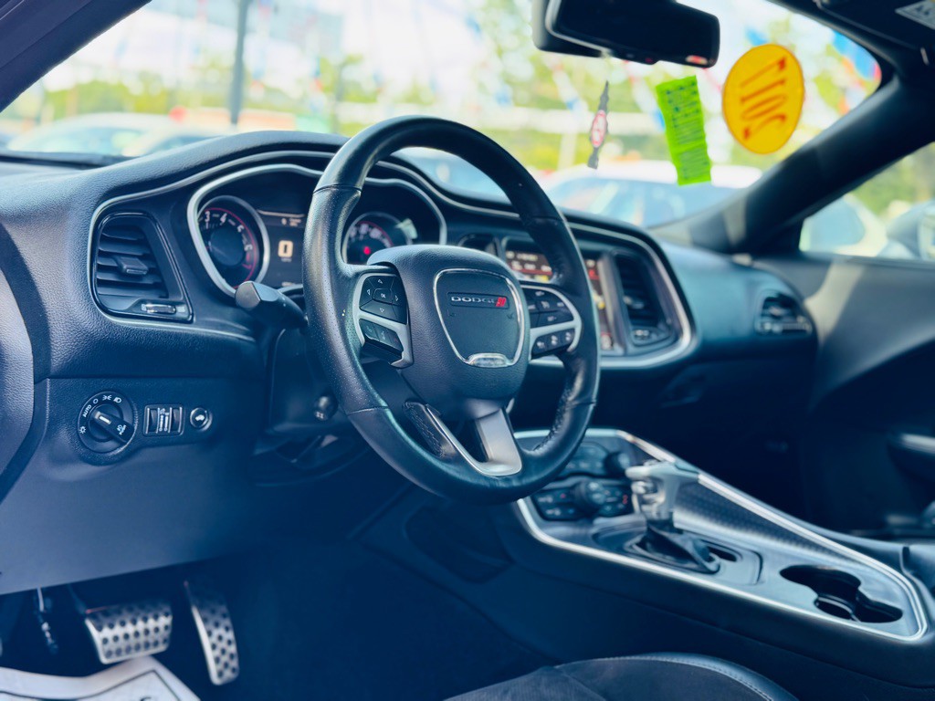 2017 Dodge Challenger Image 27