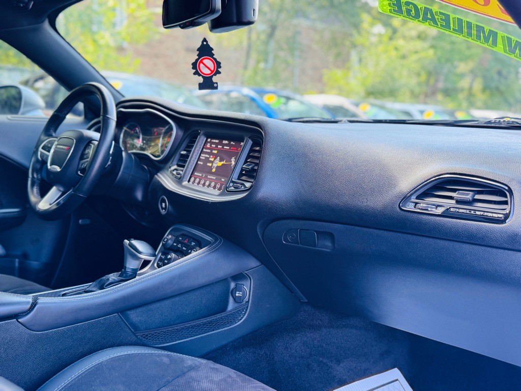2017 Dodge Challenger Image 32