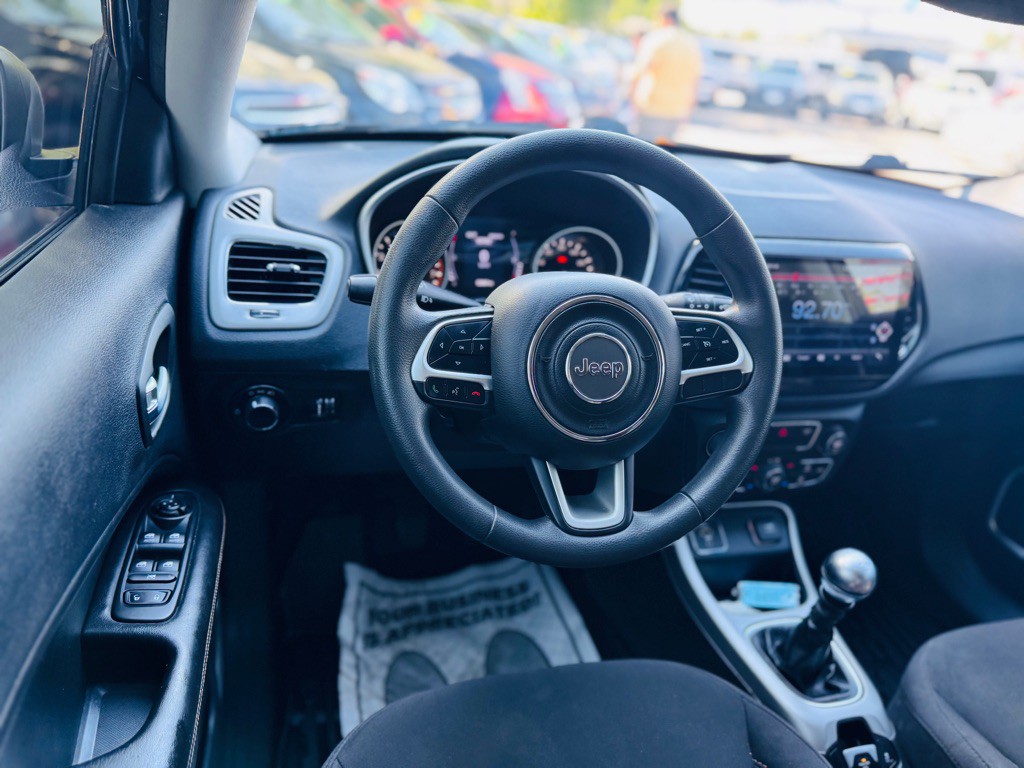 2020 Jeep Compass Image 24