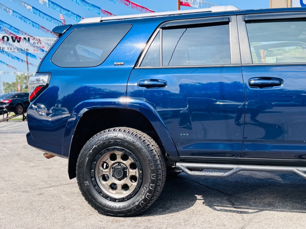 2017 Toyota 4Runner Image 9