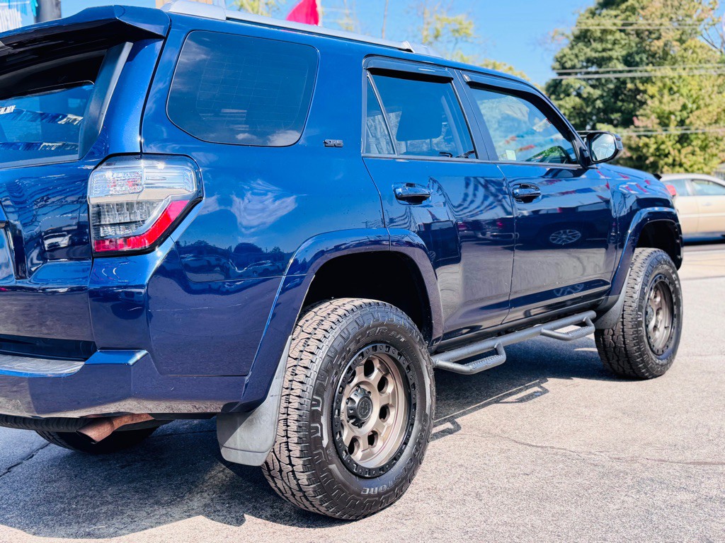 2017 Toyota 4Runner Image 10