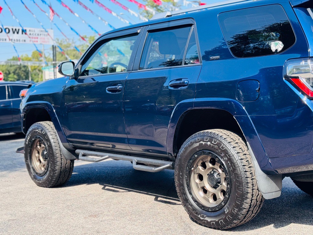 2017 Toyota 4Runner Image 18
