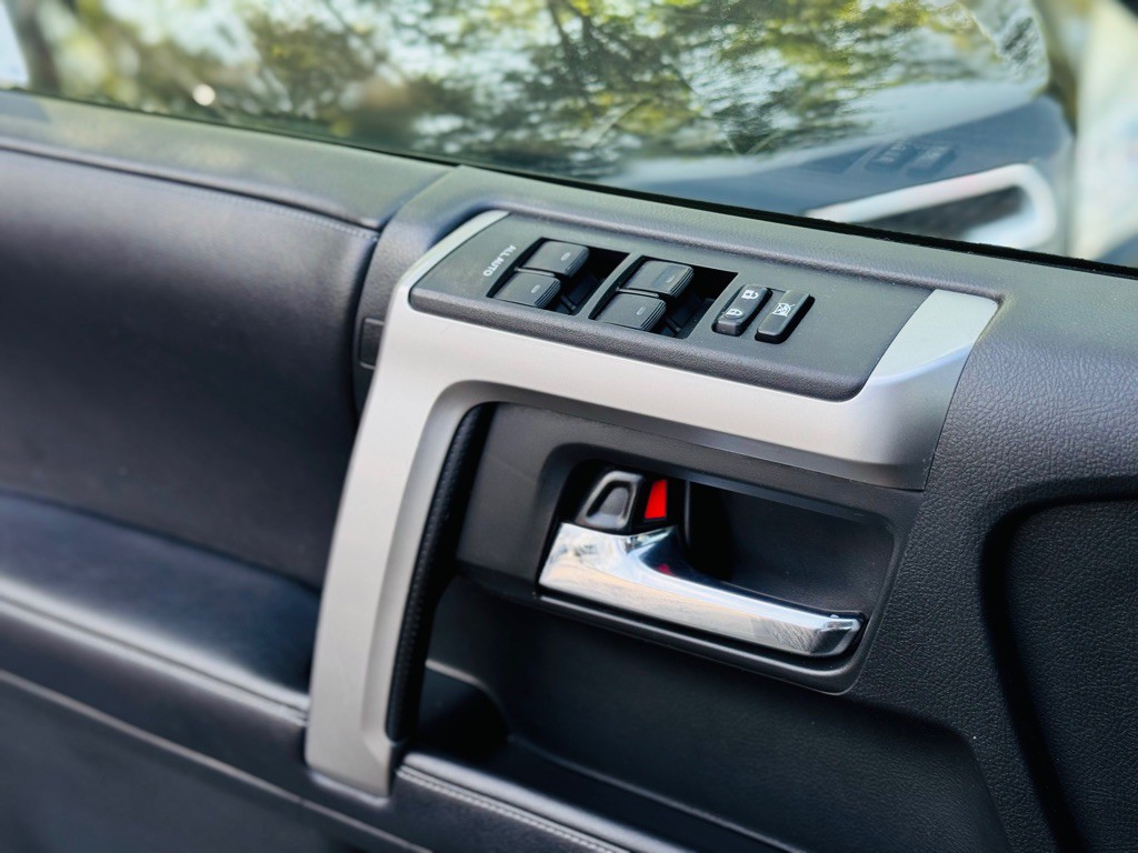 2017 Toyota 4Runner Image 26