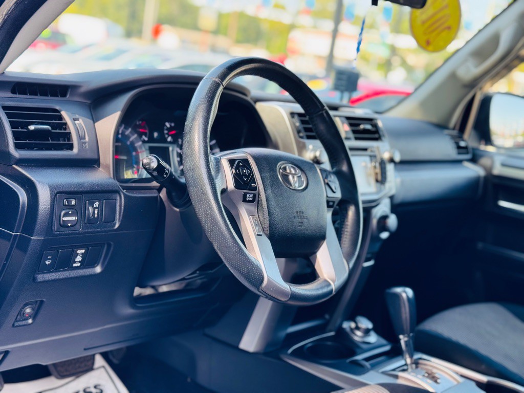 2017 Toyota 4Runner Image 27