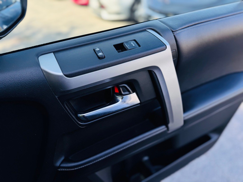 2017 Toyota 4Runner Image 30