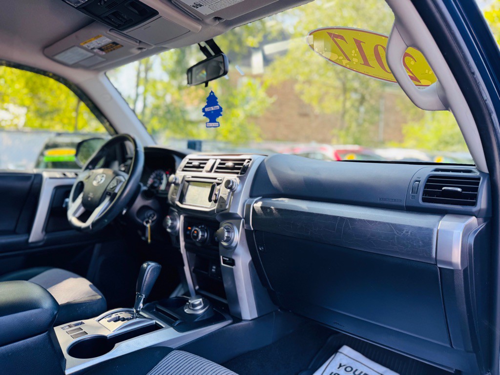 2017 Toyota 4Runner Image 31