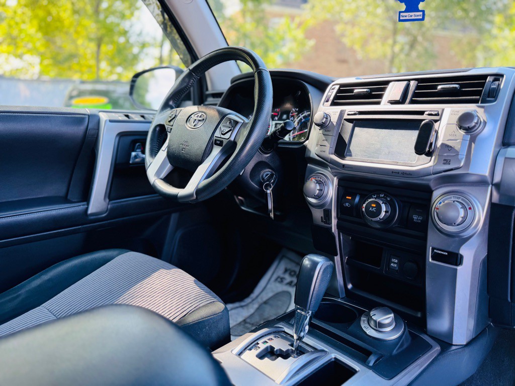 2017 Toyota 4Runner Image 32