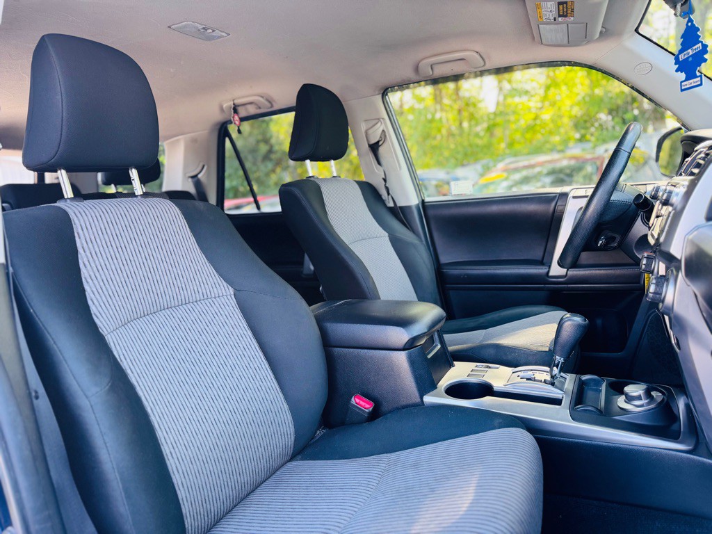 2017 Toyota 4Runner Image 33