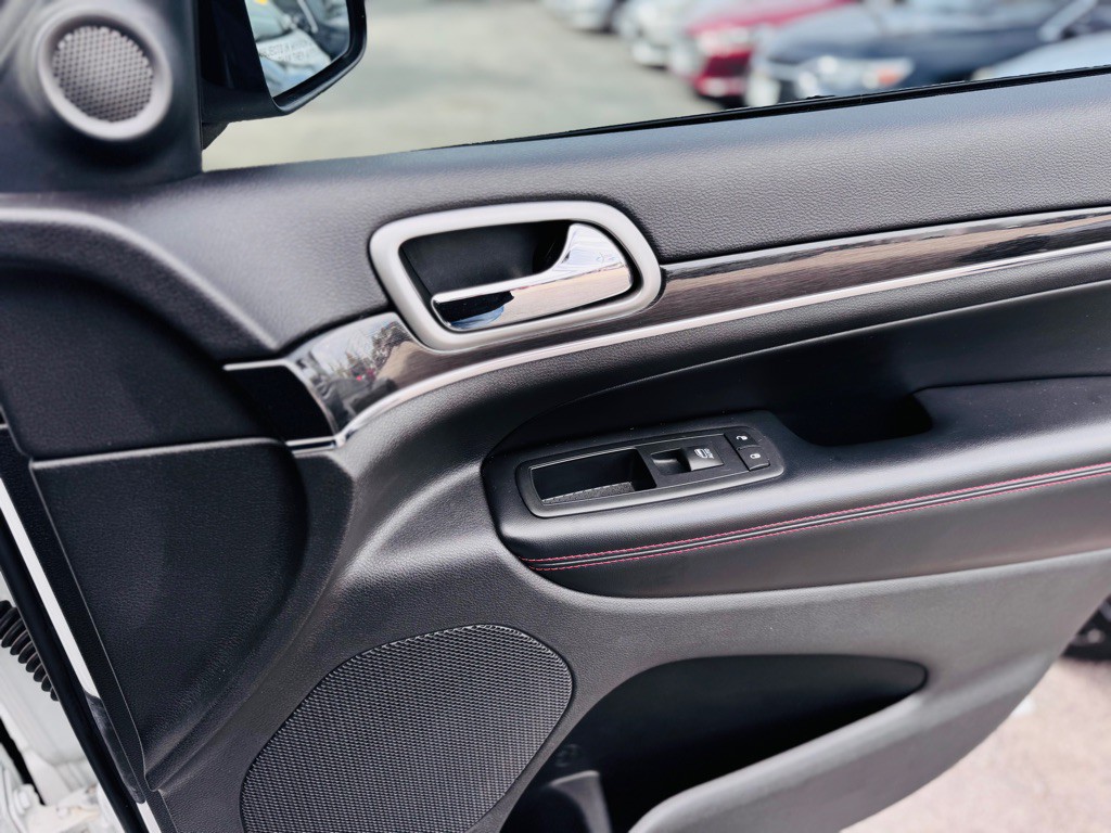 2017 Jeep Grand Cherokee Image 34