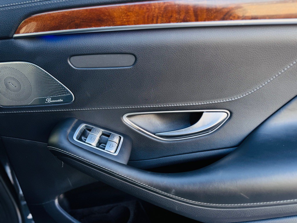 2016 Mercedes-Benz S-Class Image 32