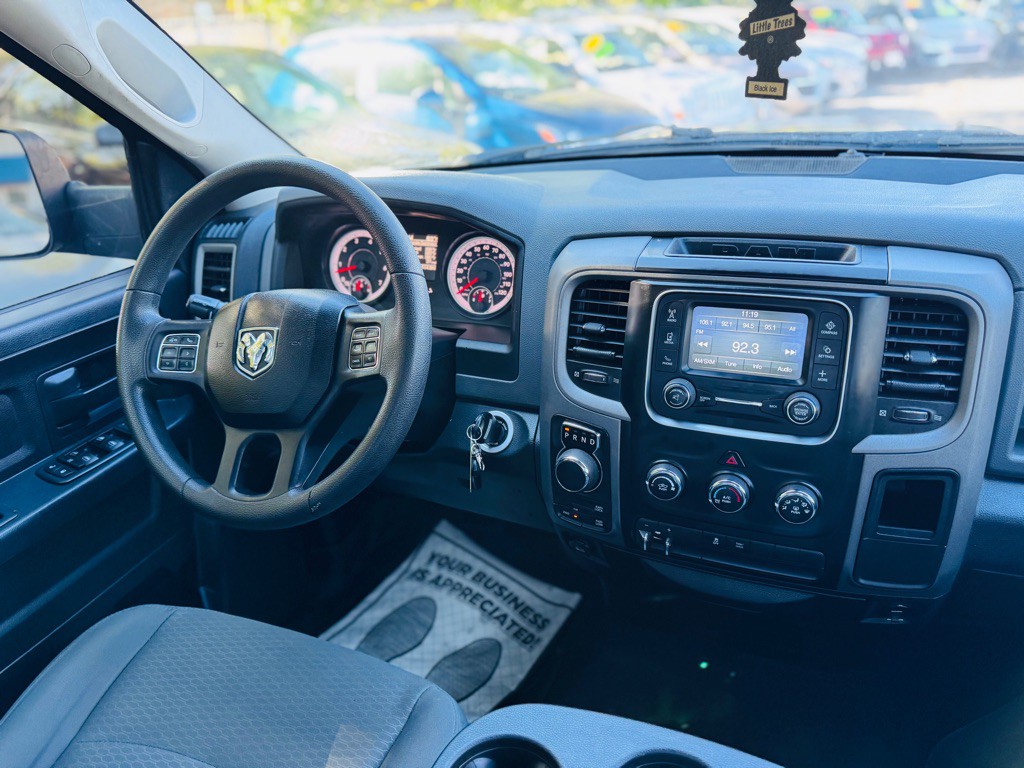 2015 RAM 1500 Image 32