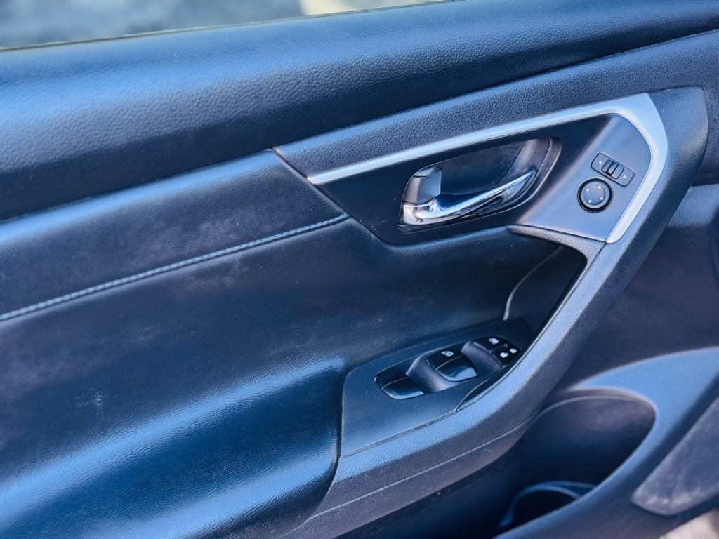 2017 Nissan Altima Image 15