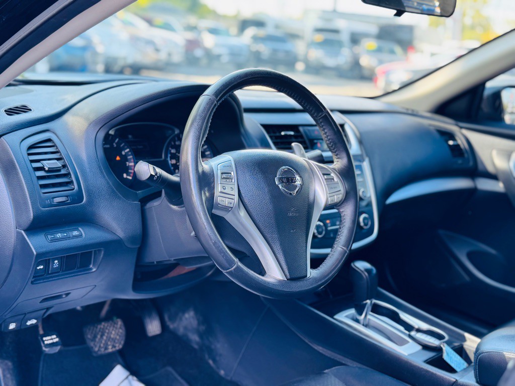 2017 Nissan Altima Image 16